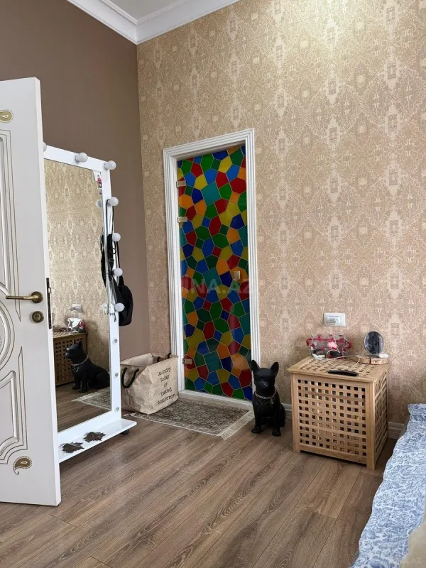 Satılır 4 otaqlı mənzil 157 m²