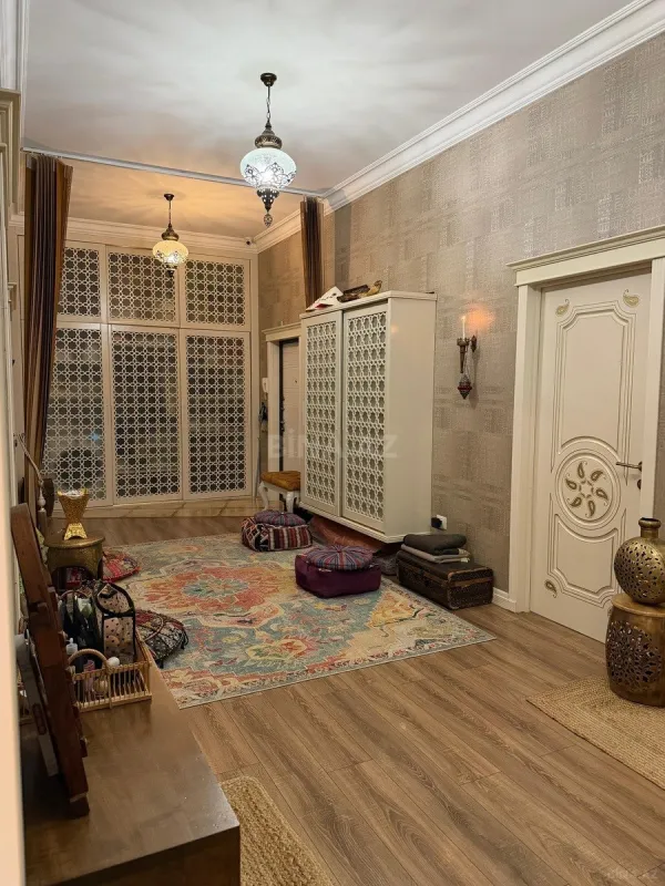 Satılır 4 otaqlı mənzil 157 m²