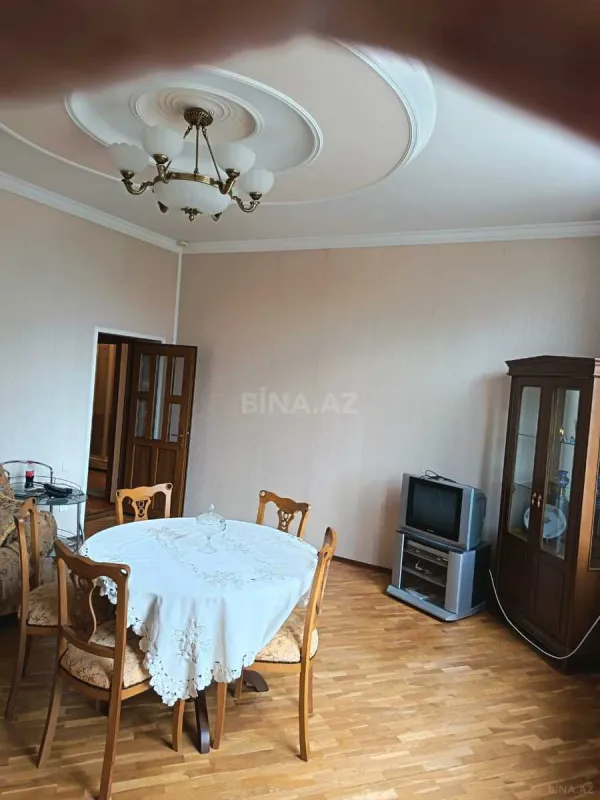 Kirayə verilir 2 otaqlı mənzil 90 m²