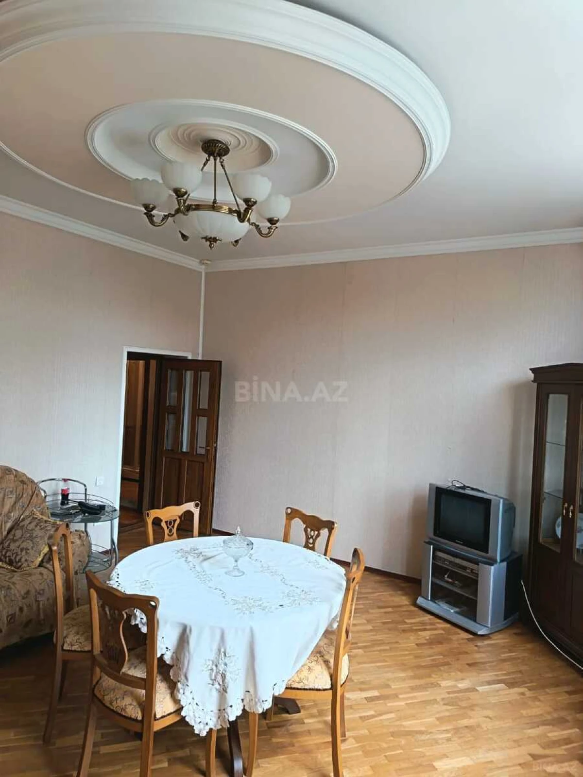 Kirayə verilir 2 otaqlı mənzil 90 m²