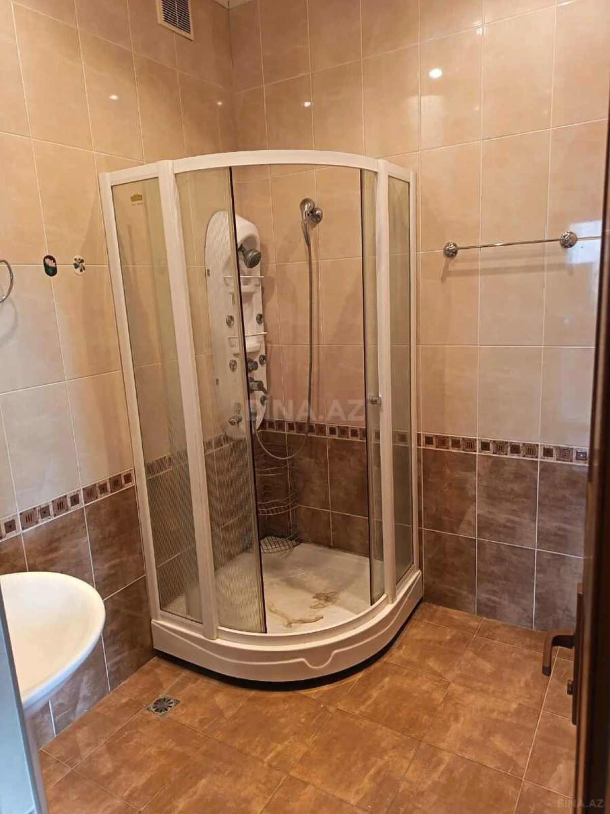 Kirayə verilir 2 otaqlı mənzil 90 m²