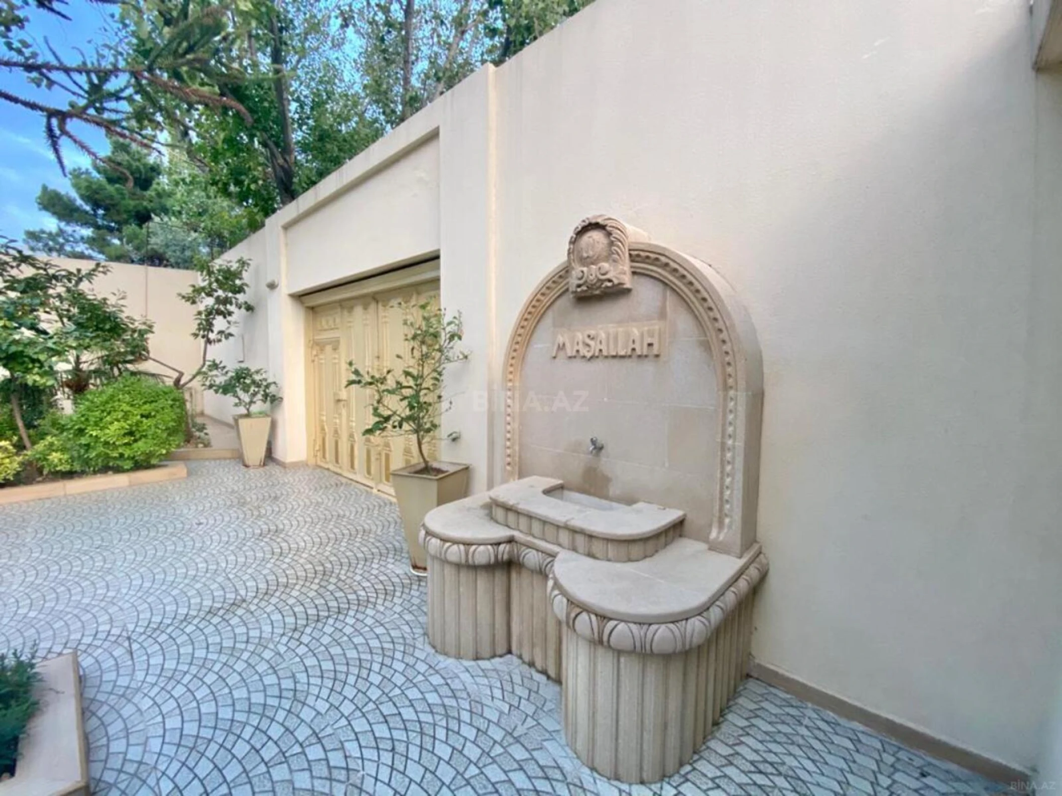 Satılır 10 otaqlı həyət evi 600 m²