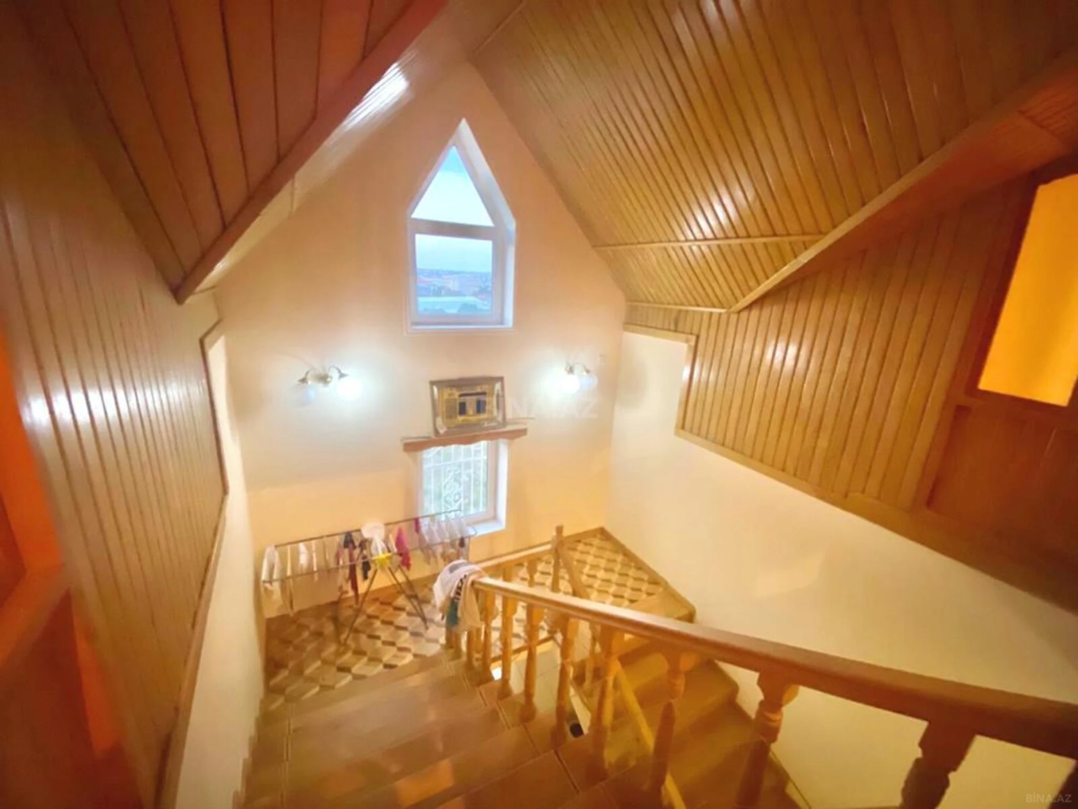 Satılır 10 otaqlı həyət evi 600 m²