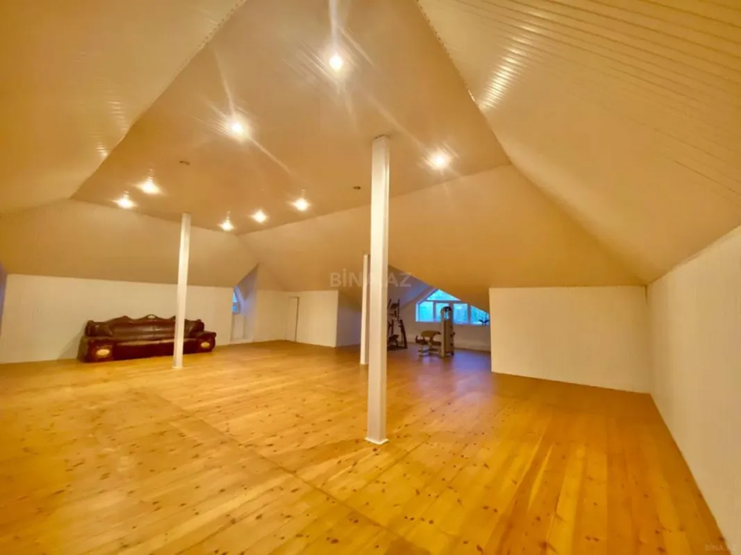 Satılır 10 otaqlı həyət evi 600 m²