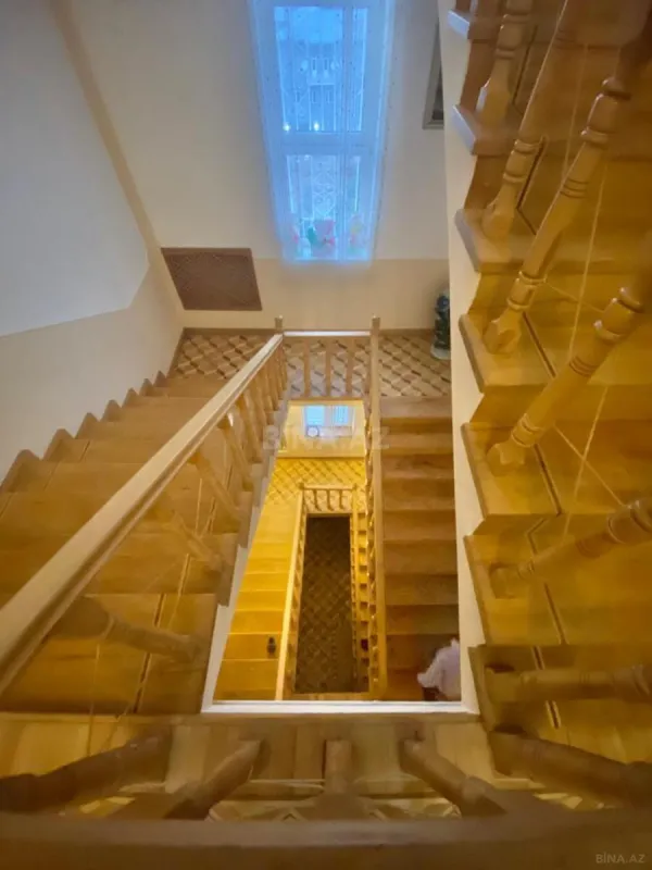 Satılır 10 otaqlı həyət evi 600 m²