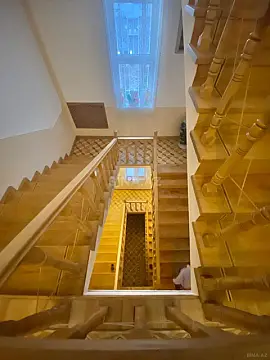 Satılır 10 otaqlı həyət evi 600 m²