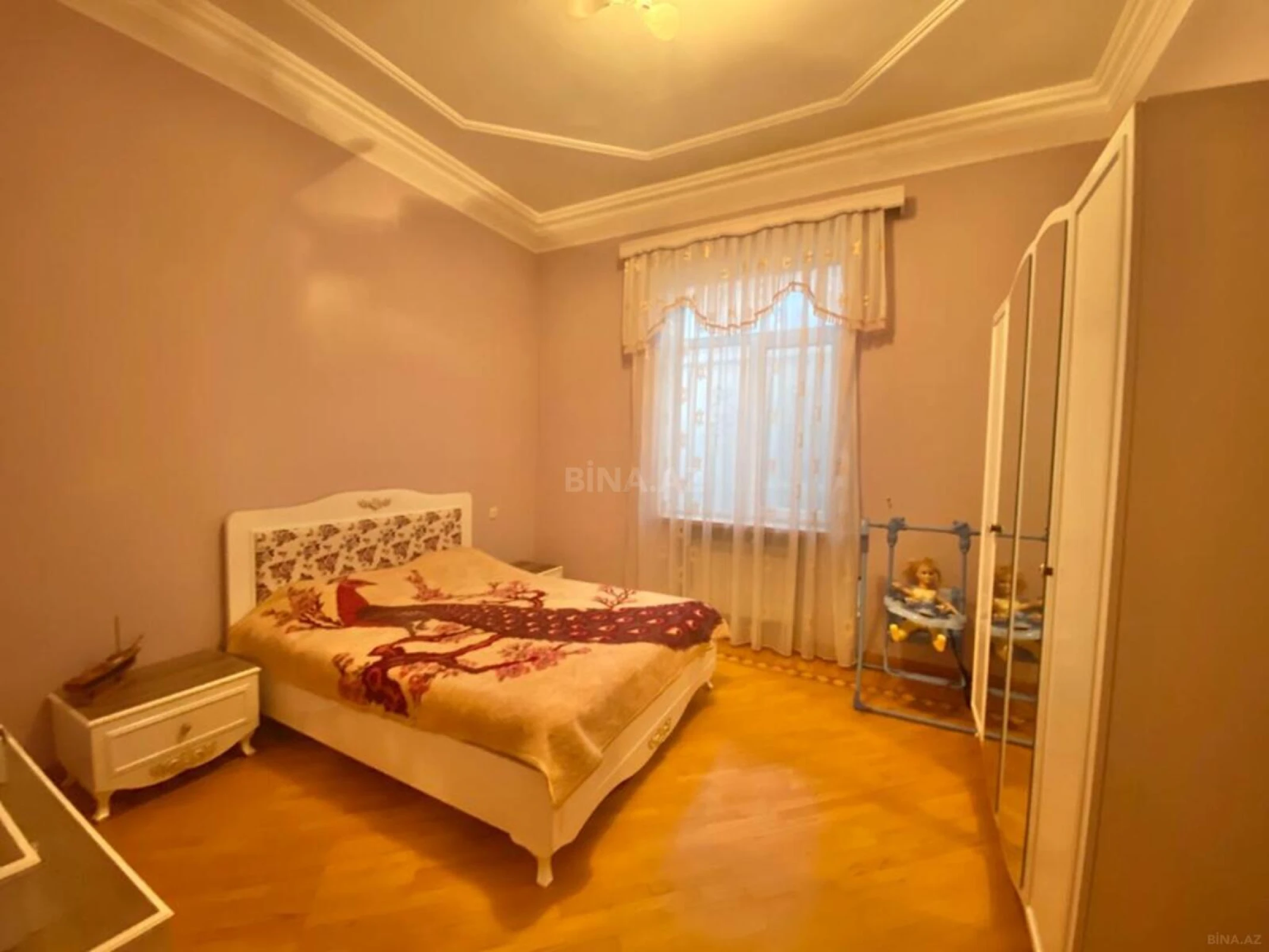 Satılır 10 otaqlı həyət evi 600 m²