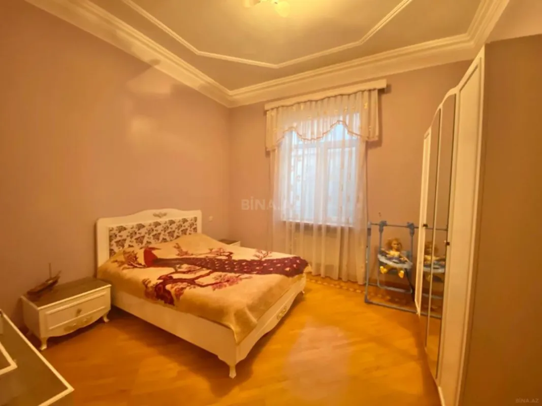 Satılır 10 otaqlı həyət evi 600 m²