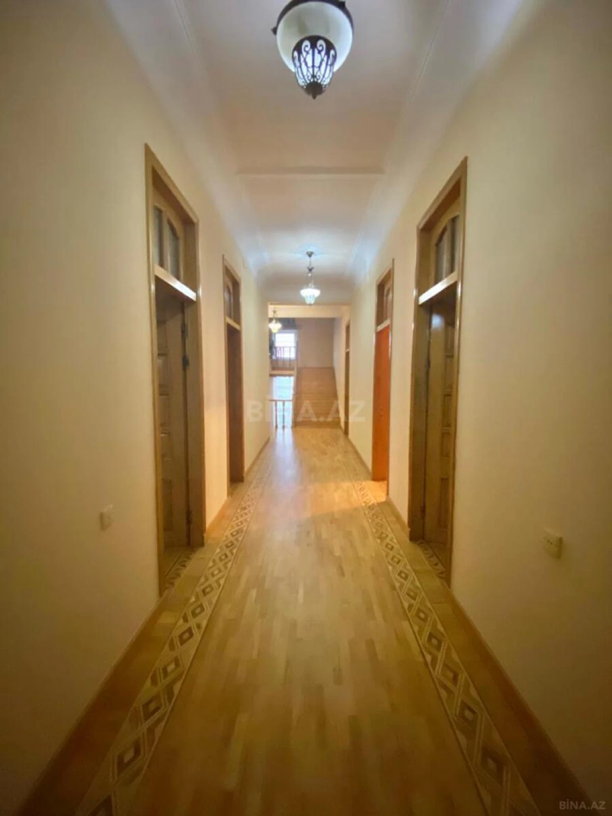 Satılır 10 otaqlı həyət evi 600 m²