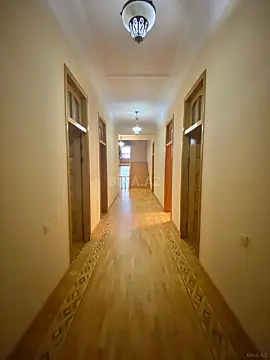 Satılır 10 otaqlı həyət evi 600 m²