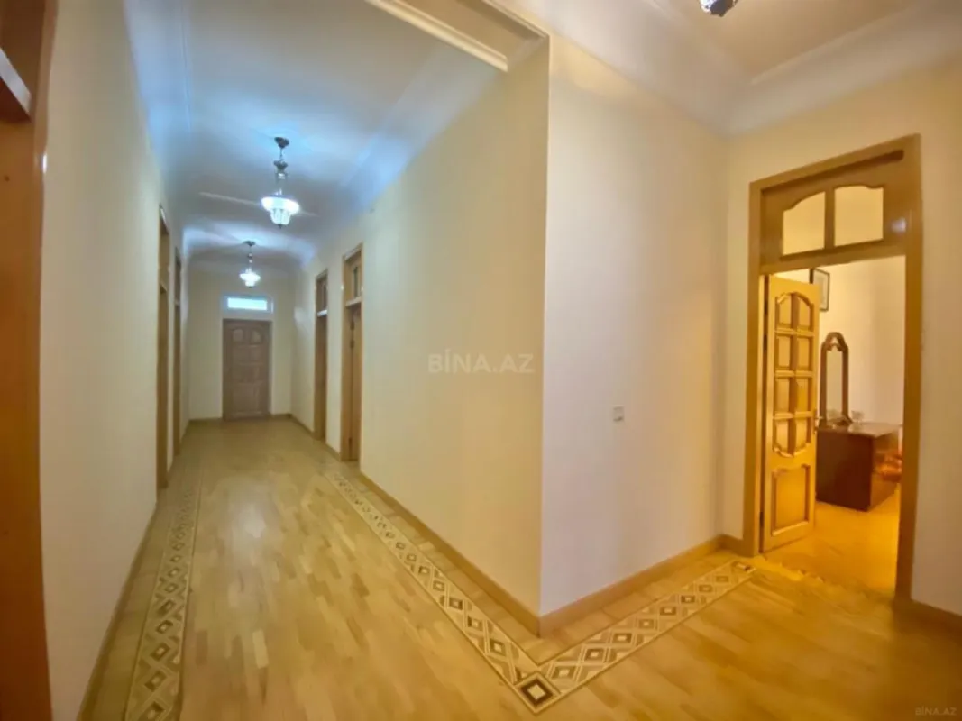 Satılır 10 otaqlı həyət evi 600 m²