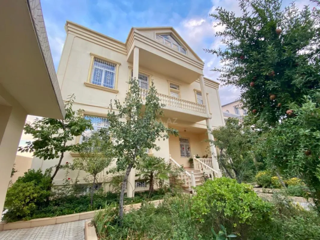 Satılır 10 otaqlı həyət evi 600 m²