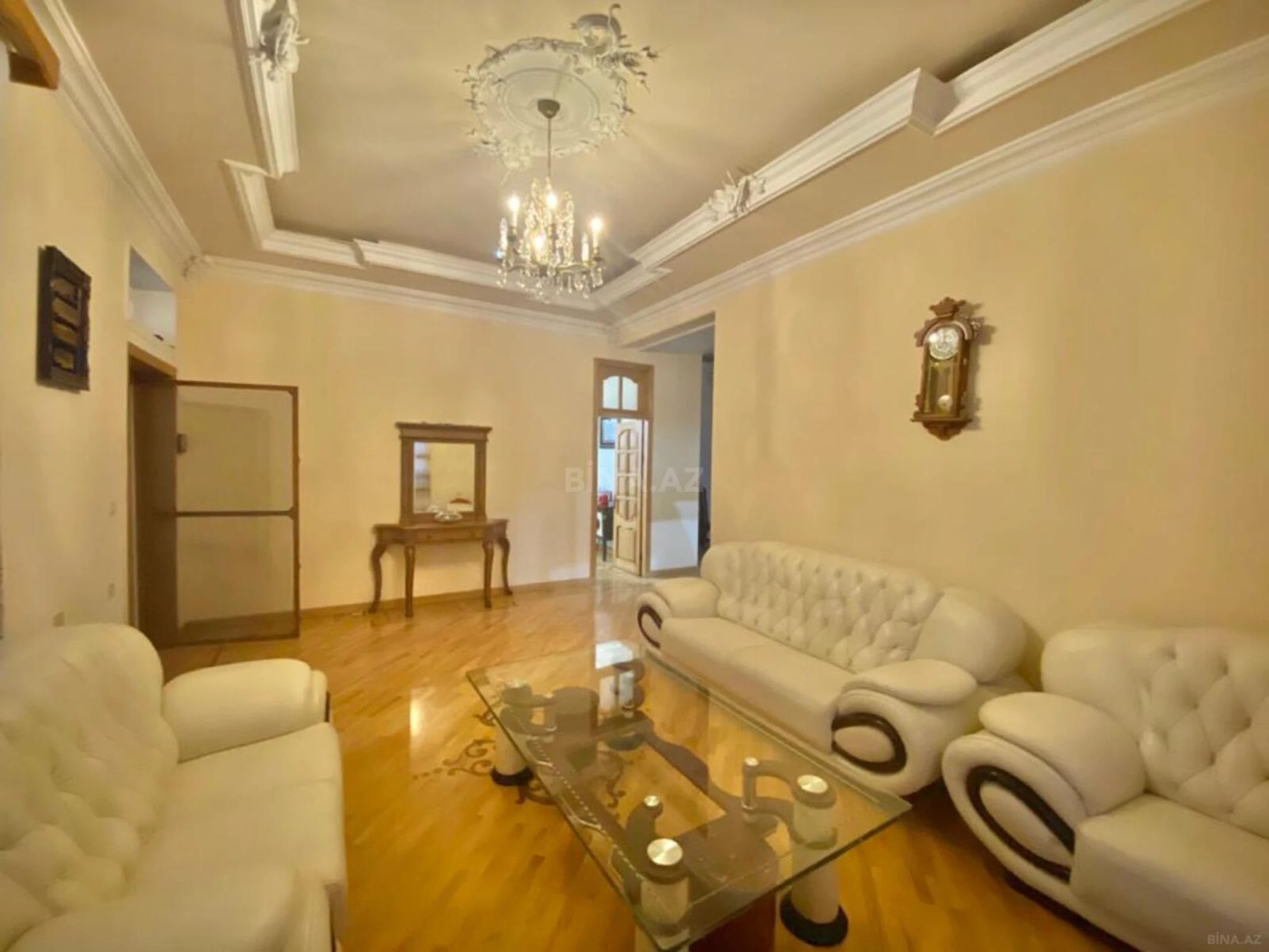 Satılır 10 otaqlı həyət evi 600 m²