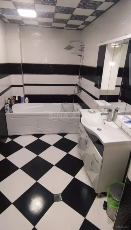 Satılır 3 otaqlı mənzil 122 m²