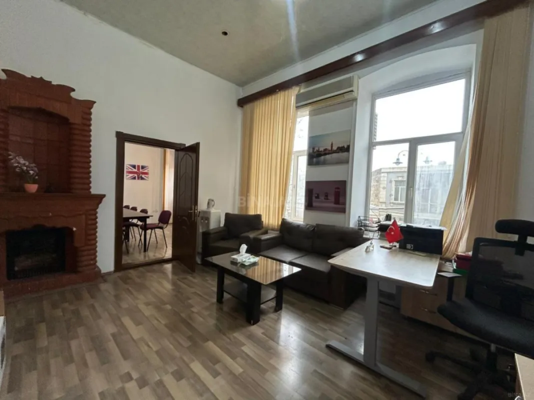 Kirayə verilir 3 otaqlı ofis 80 m²
