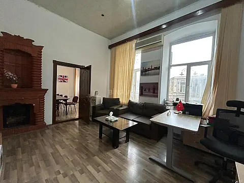 Kirayə verilir 3 otaqlı ofis 80 m² — Bakı, İçərişəhər 3 otaq 80.00 m²
