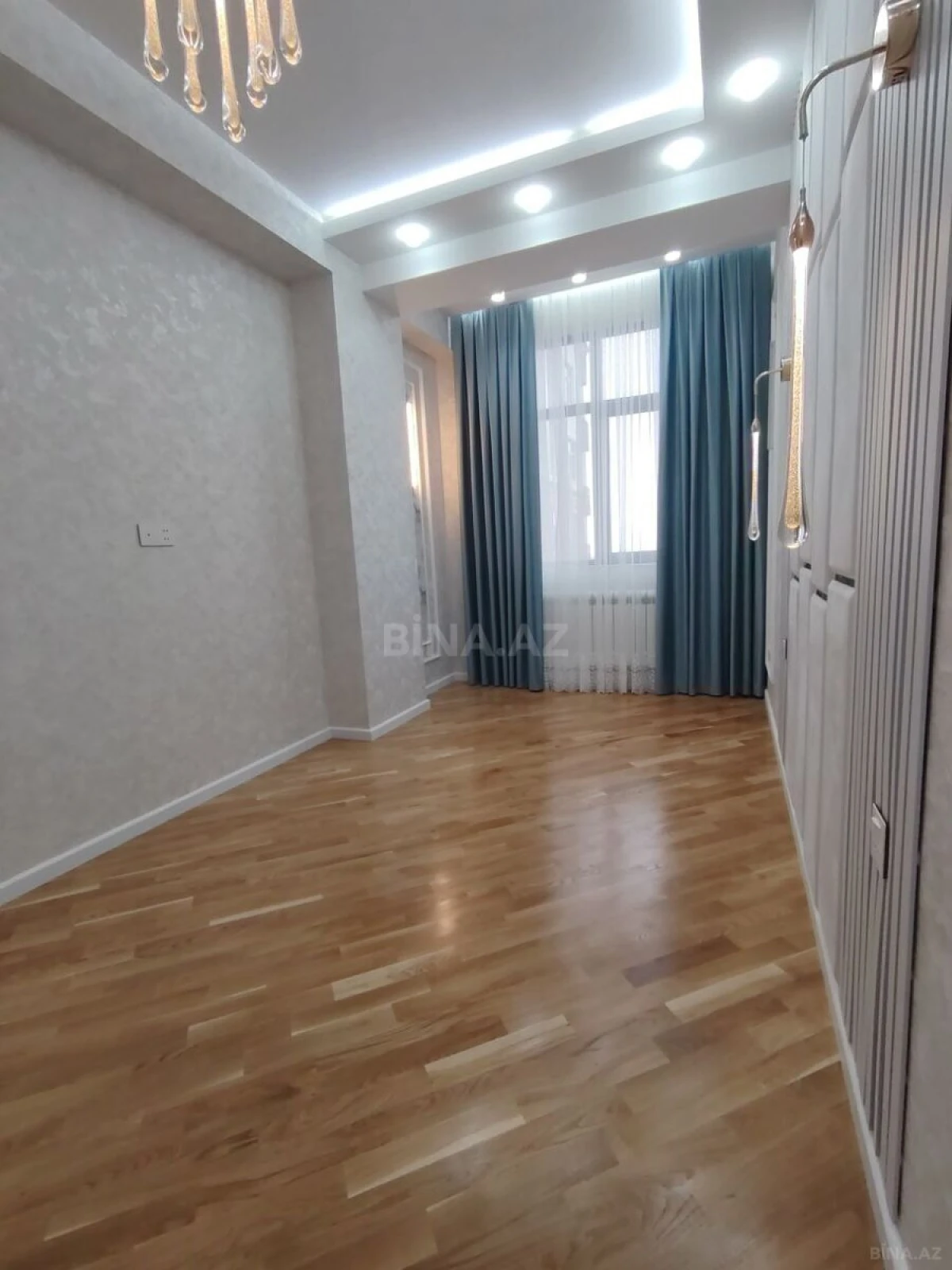 Satılır 2 otaqlı mənzil 76 m²