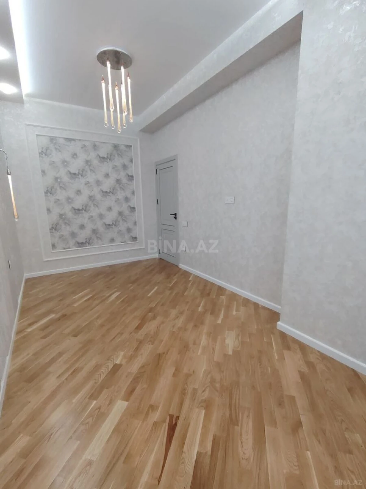 Satılır 2 otaqlı mənzil 76 m²