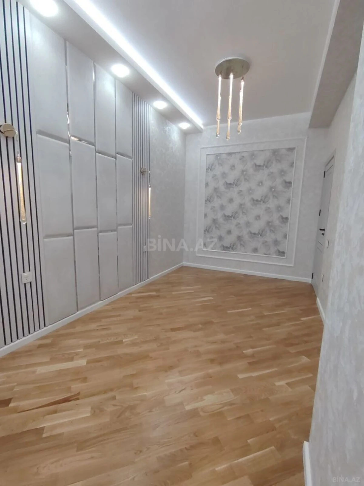 Satılır 2 otaqlı mənzil 76 m²