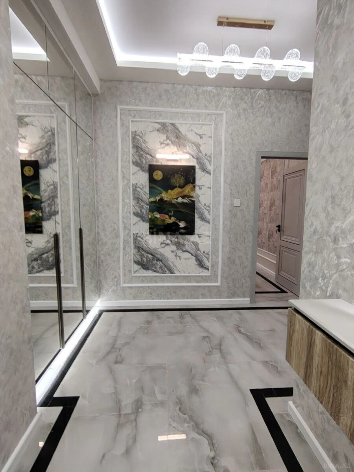 Satılır 2 otaqlı mənzil 76 m²