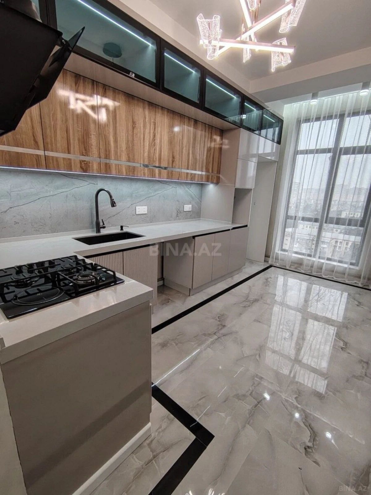 Satılır 2 otaqlı mənzil 76 m²