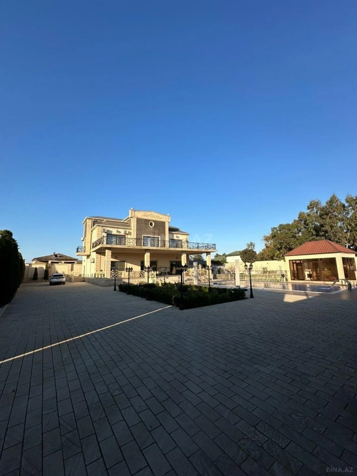 Kirayə verilir 5 otaqlı həyət evi 400 m²