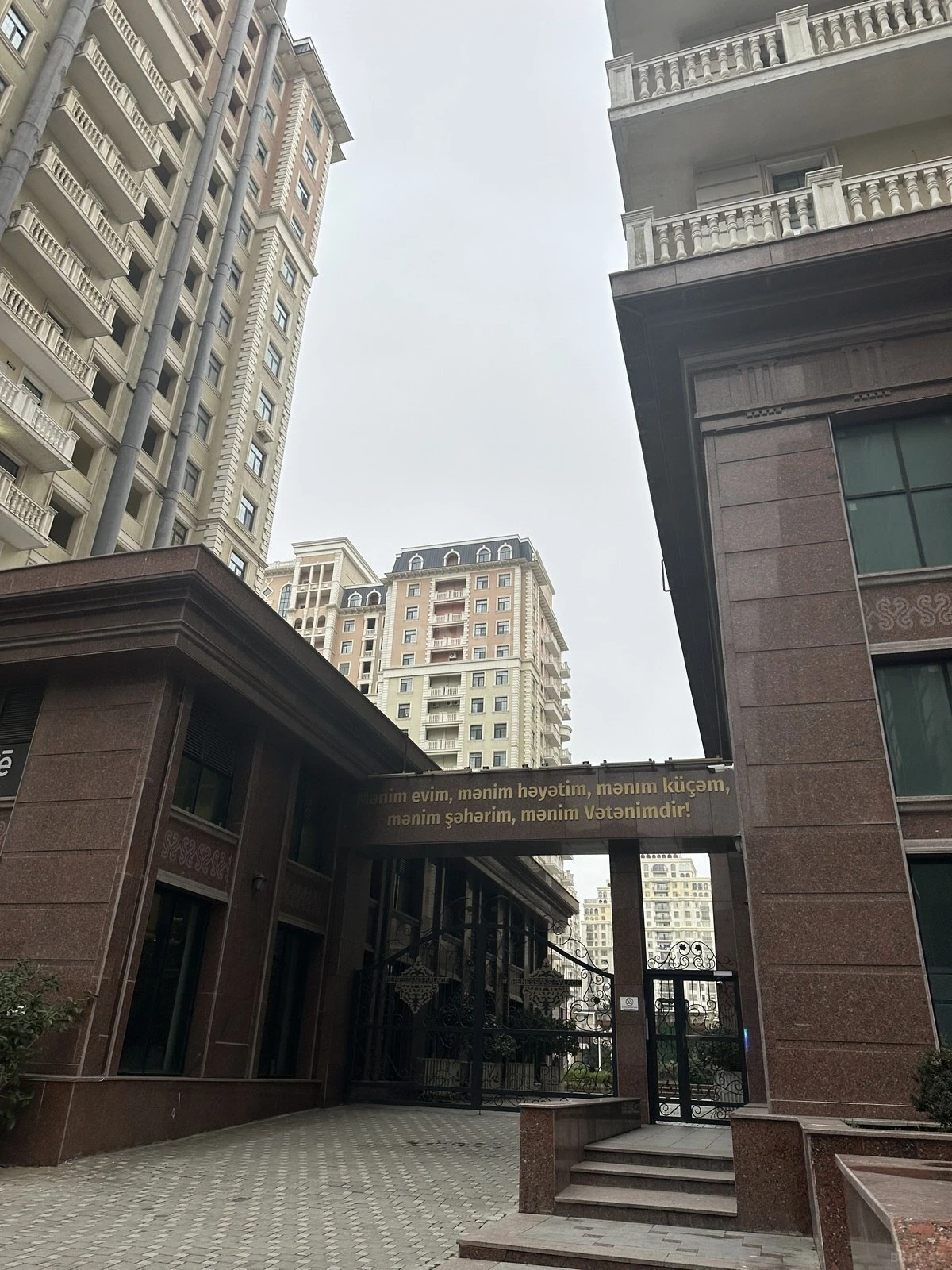 Kirayə verilir 2 otaqlı mənzil 86 m²