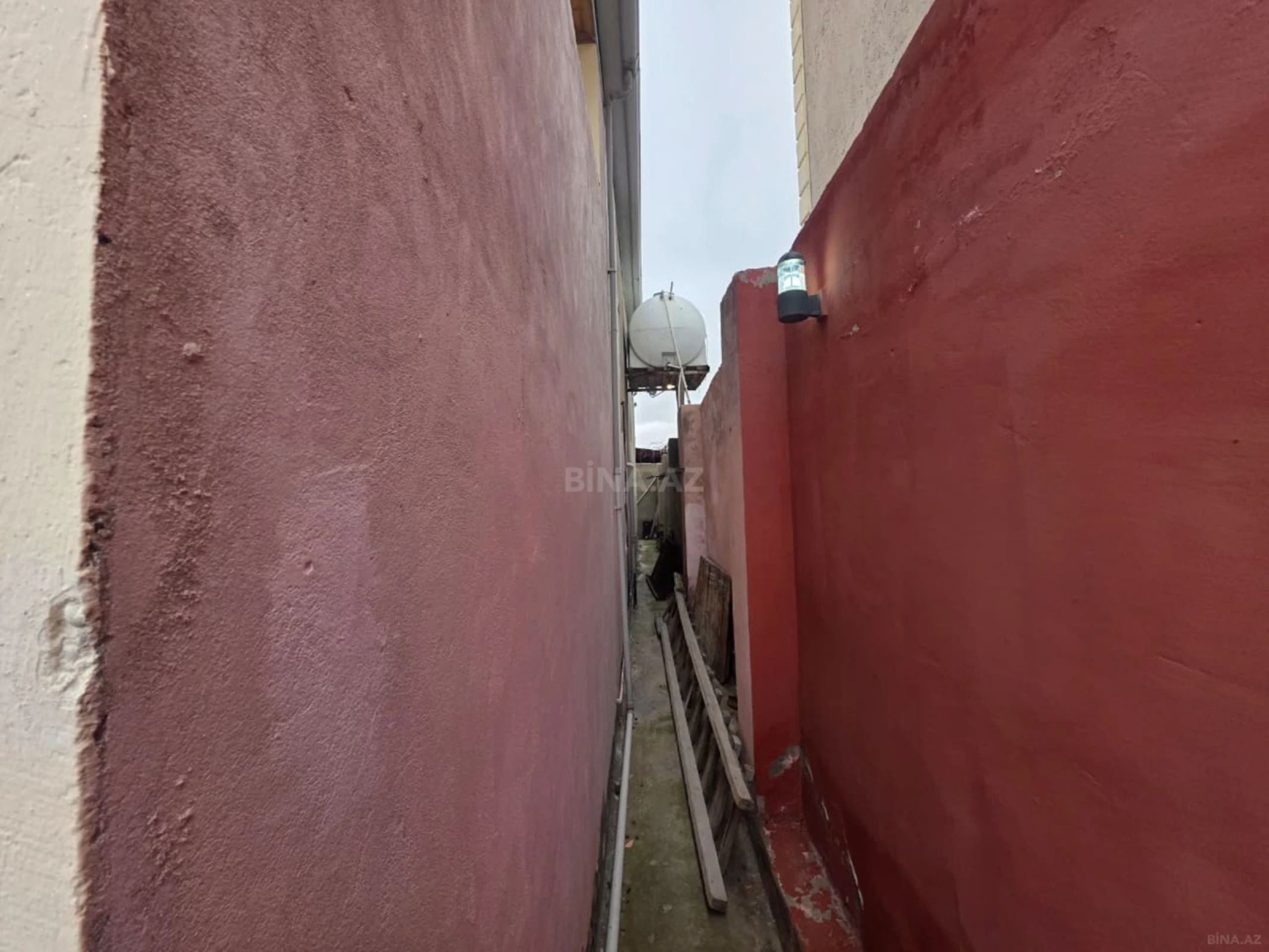 Satılır 8 otaqlı həyət evi 172 m²