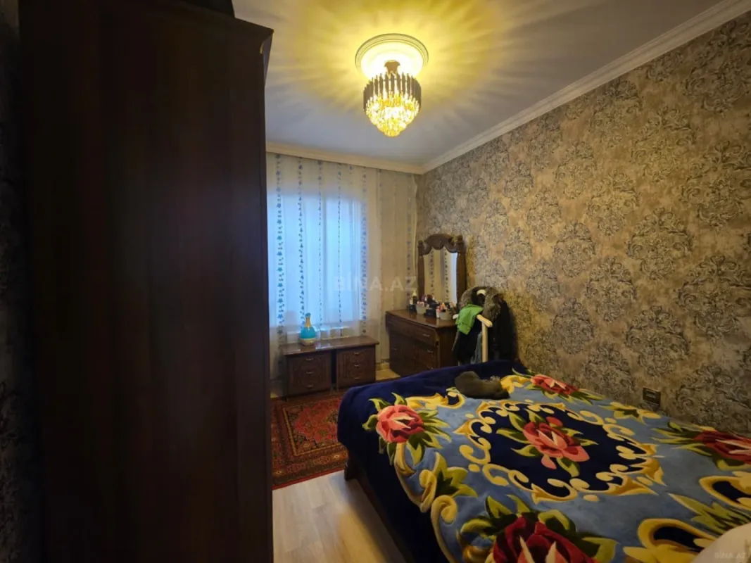 Satılır 8 otaqlı həyət evi 172 m²