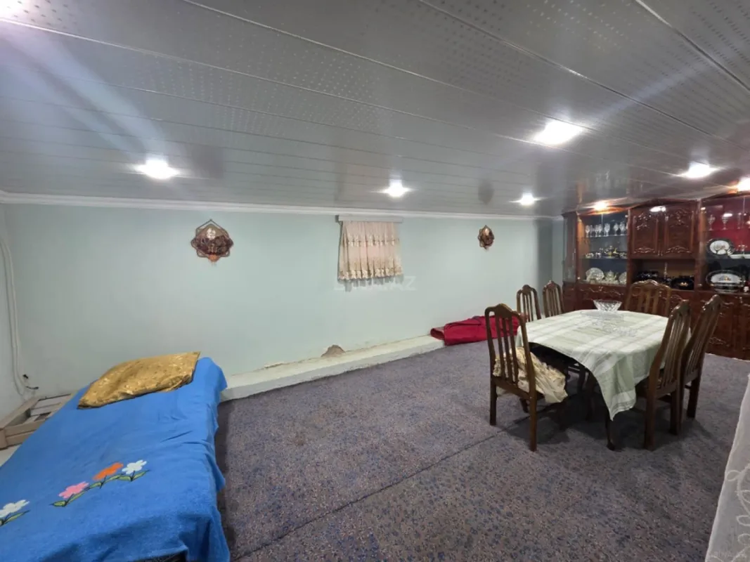 Satılır 8 otaqlı həyət evi 172 m²