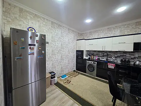 Satılır 8 otaqlı həyət evi 172 m²
