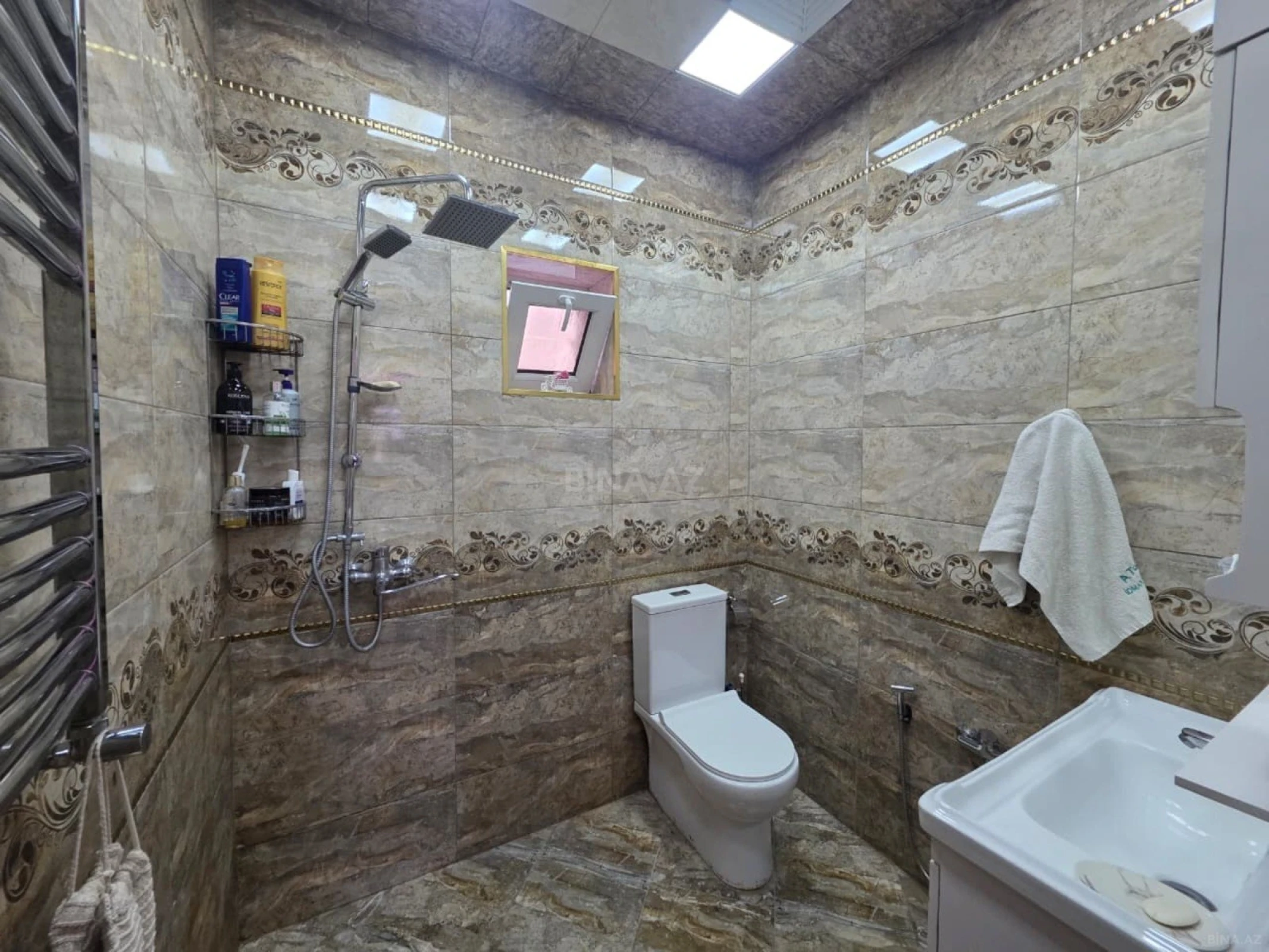 Satılır 8 otaqlı həyət evi 172 m²