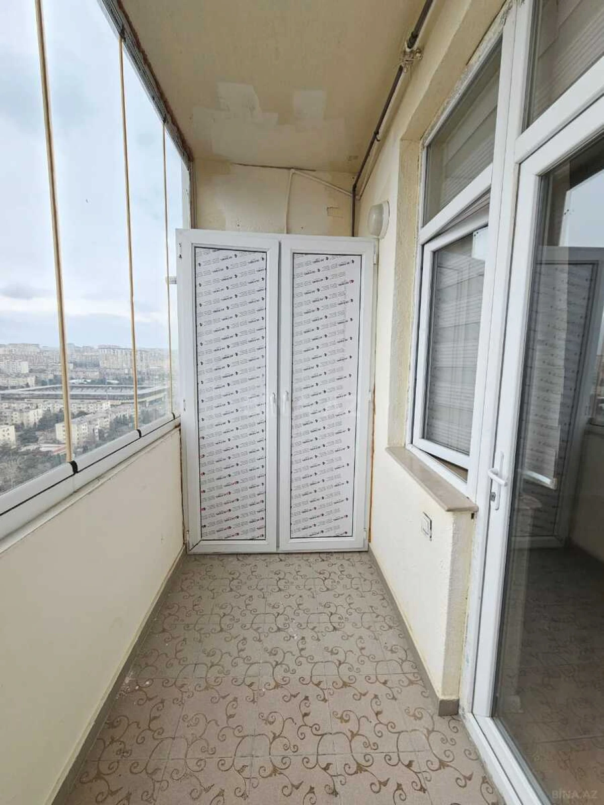 Kirayə verilir 3 otaqlı mənzil 160 m²