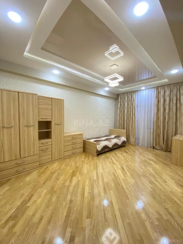 Kirayə verilir 3 otaqlı mənzil 160 m²