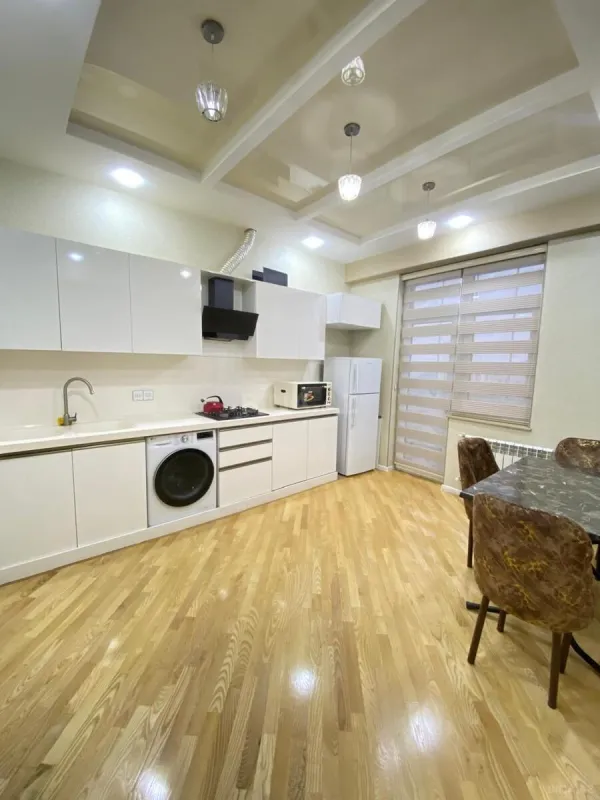 Kirayə verilir 3 otaqlı mənzil 160 m²