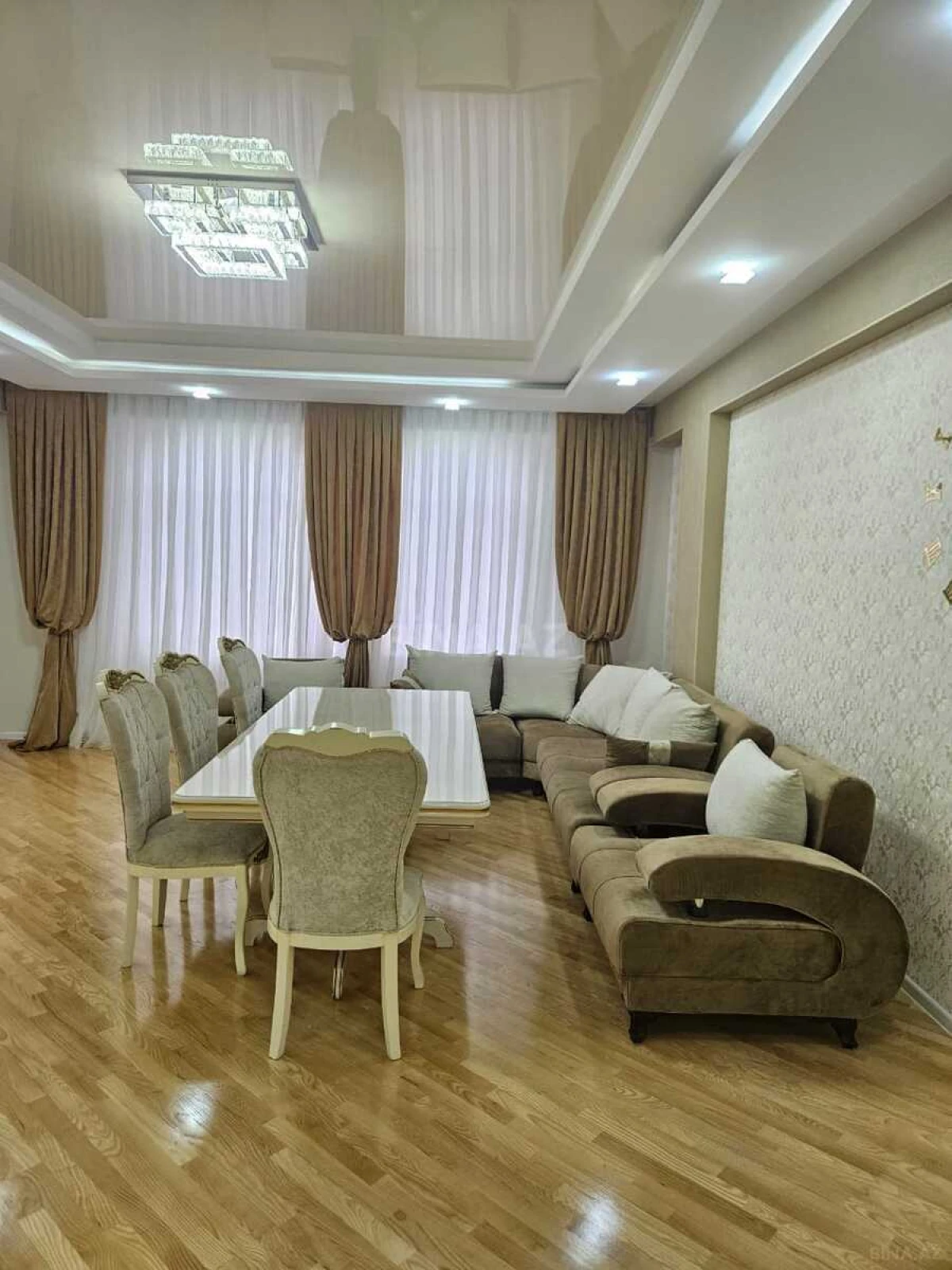 Kirayə verilir 3 otaqlı mənzil 160 m²