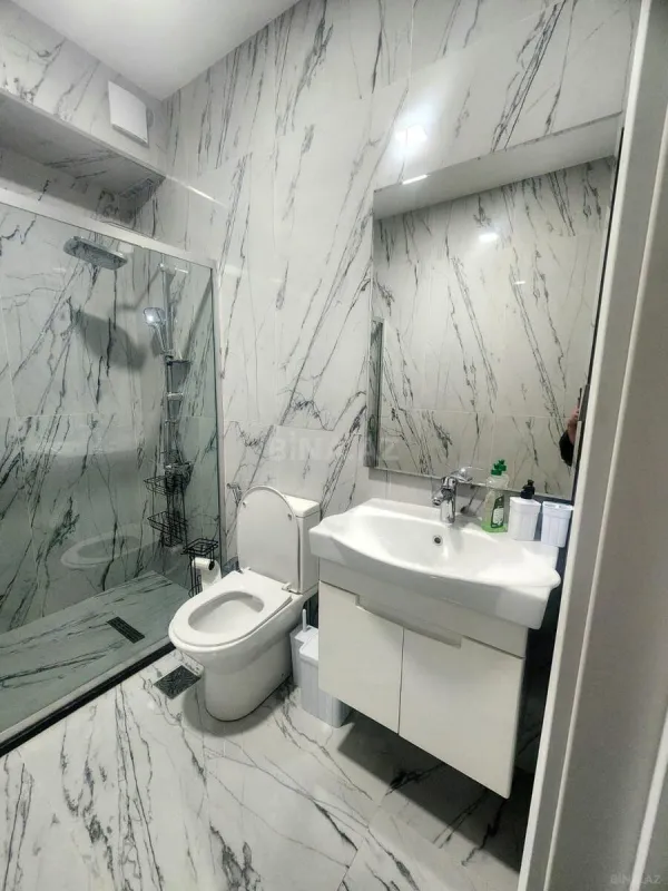 Kirayə verilir 2 otaqlı mənzil 85 m²