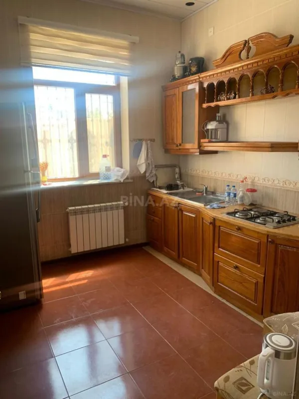 Satılır 6 otaqlı həyət evi 200 m²