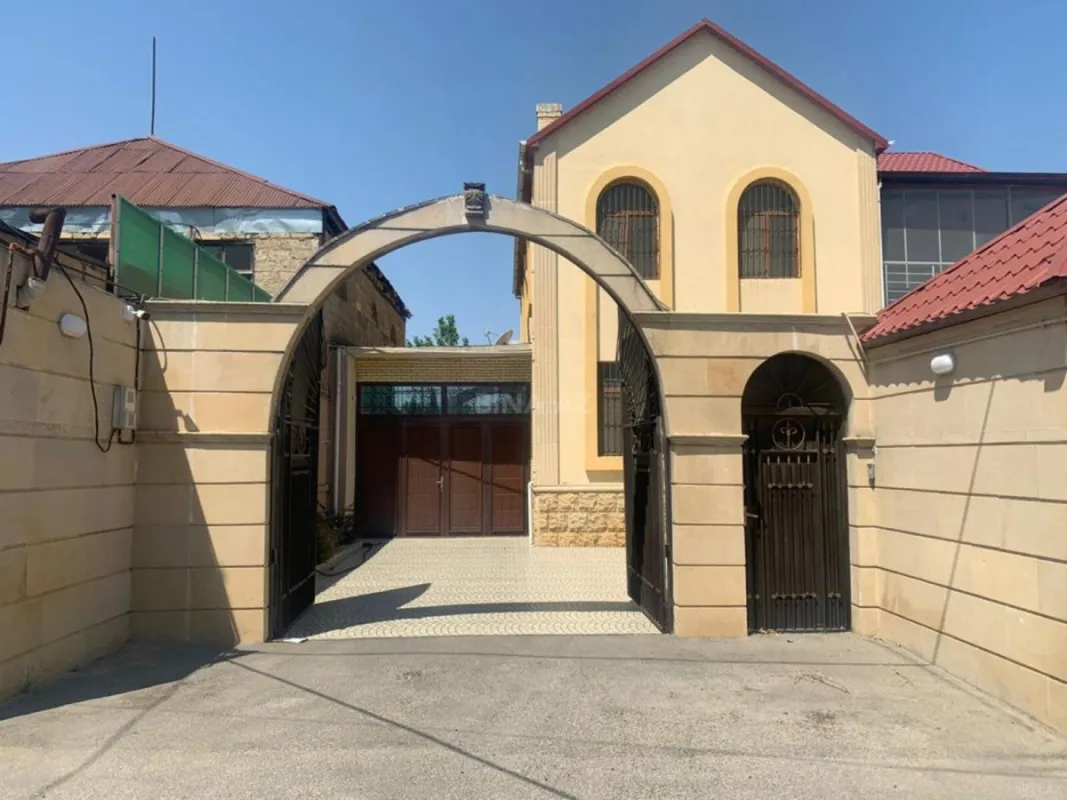 Satılır 6 otaqlı həyət evi 200 m²