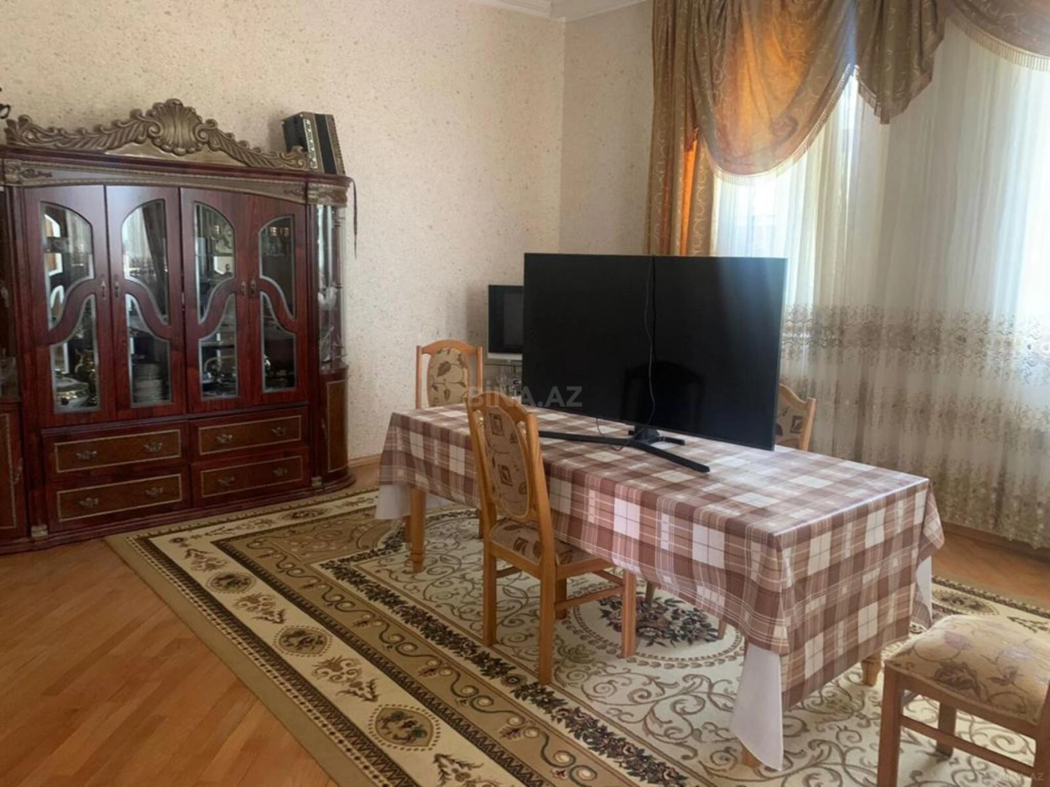 Satılır 6 otaqlı həyət evi 200 m²