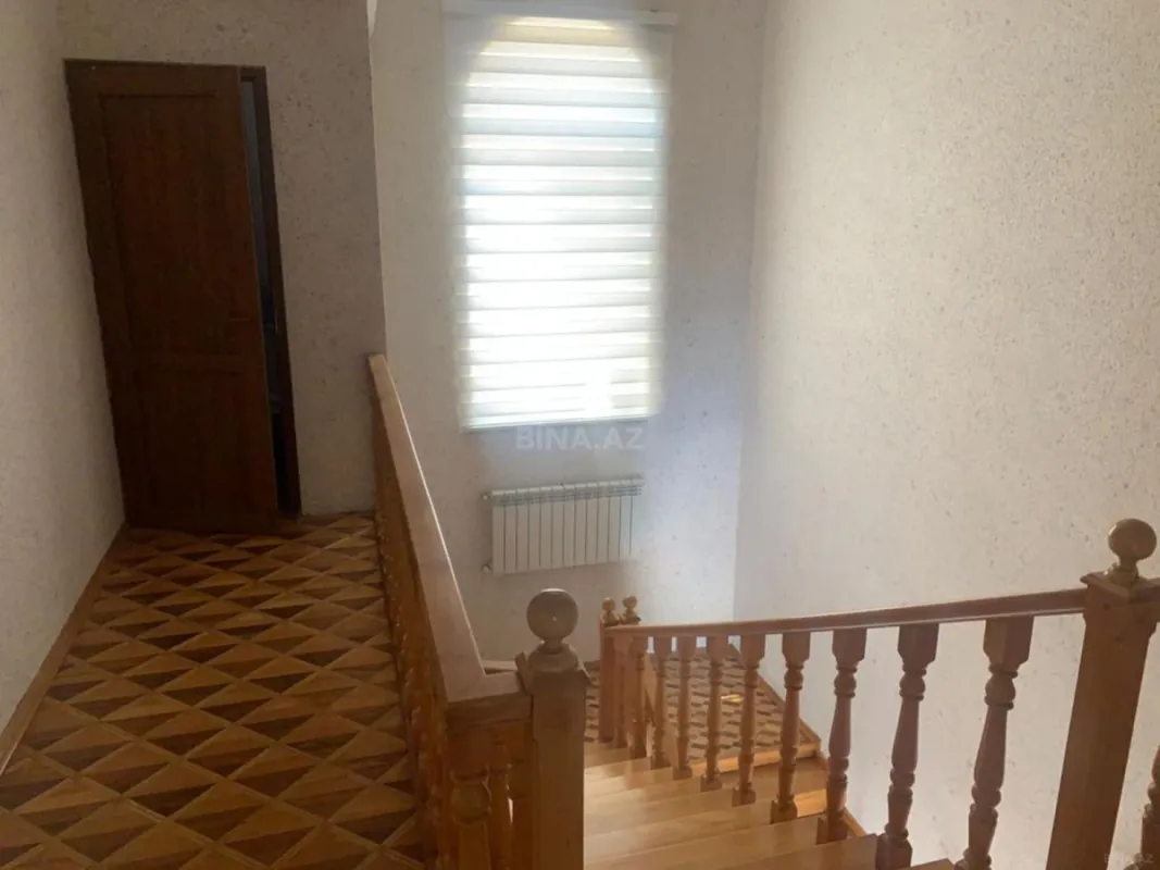 Satılır 6 otaqlı həyət evi 200 m²