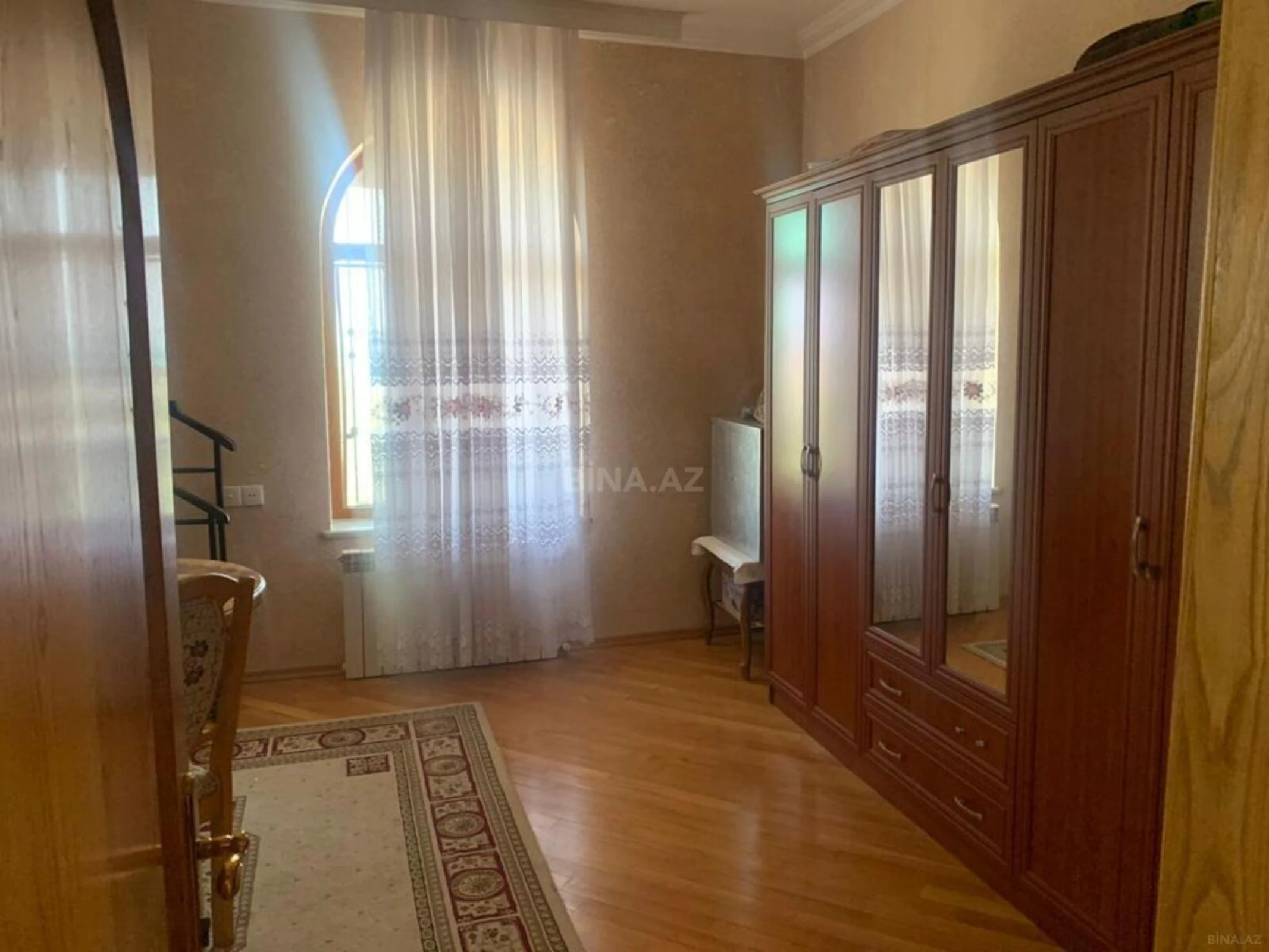 Satılır 6 otaqlı həyət evi 200 m²