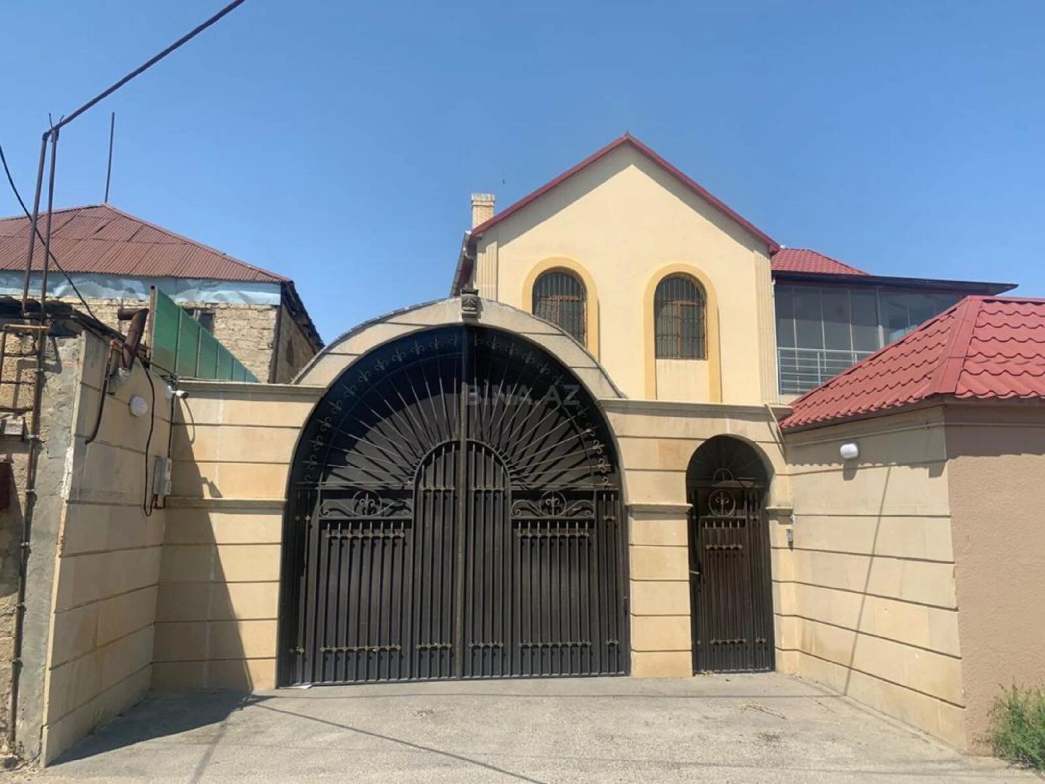 Satılır 6 otaqlı həyət evi 200 m²