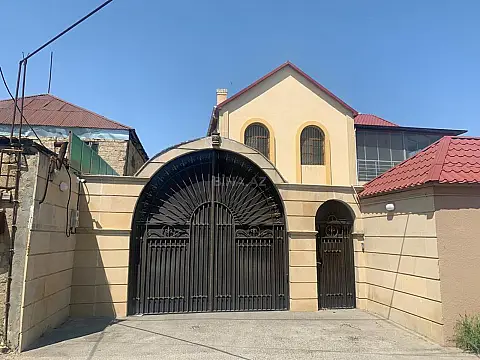 Satılır 6 otaqlı həyət evi 200 m²