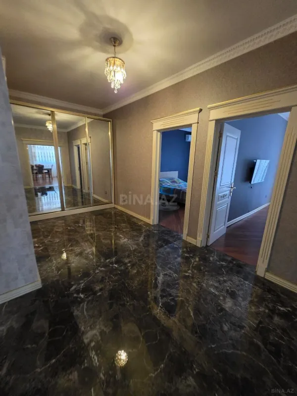 Kirayə verilir 3 otaqlı mənzil 150 m²