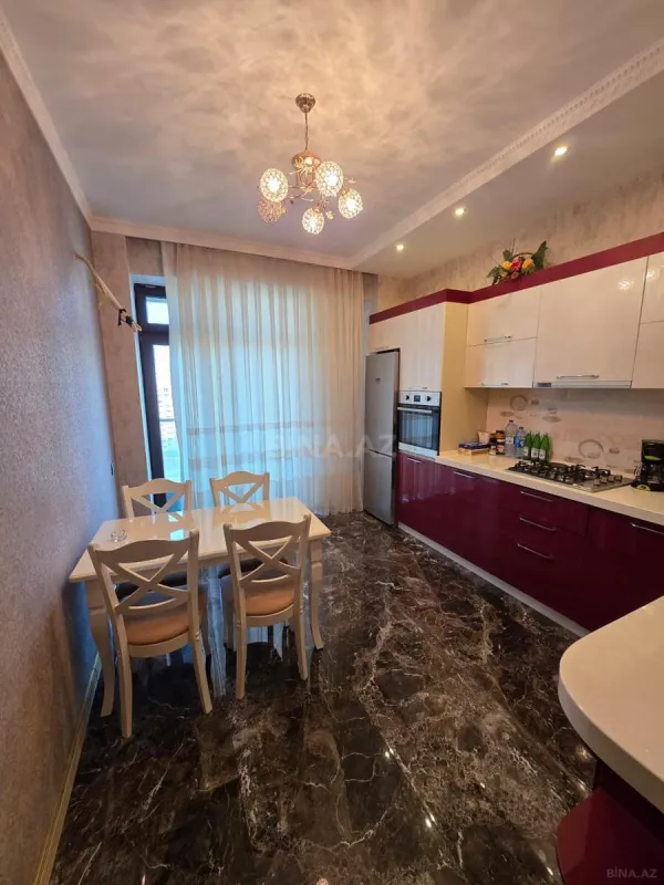 Kirayə verilir 3 otaqlı mənzil 150 m²