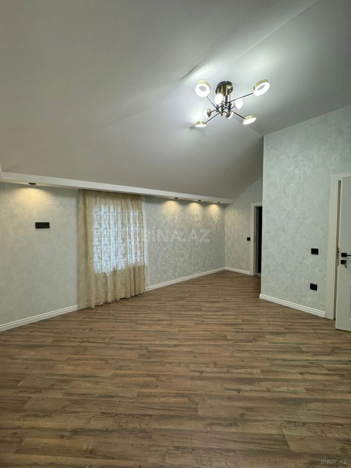 Satılır 4 otaqlı həyət evi 150 m²