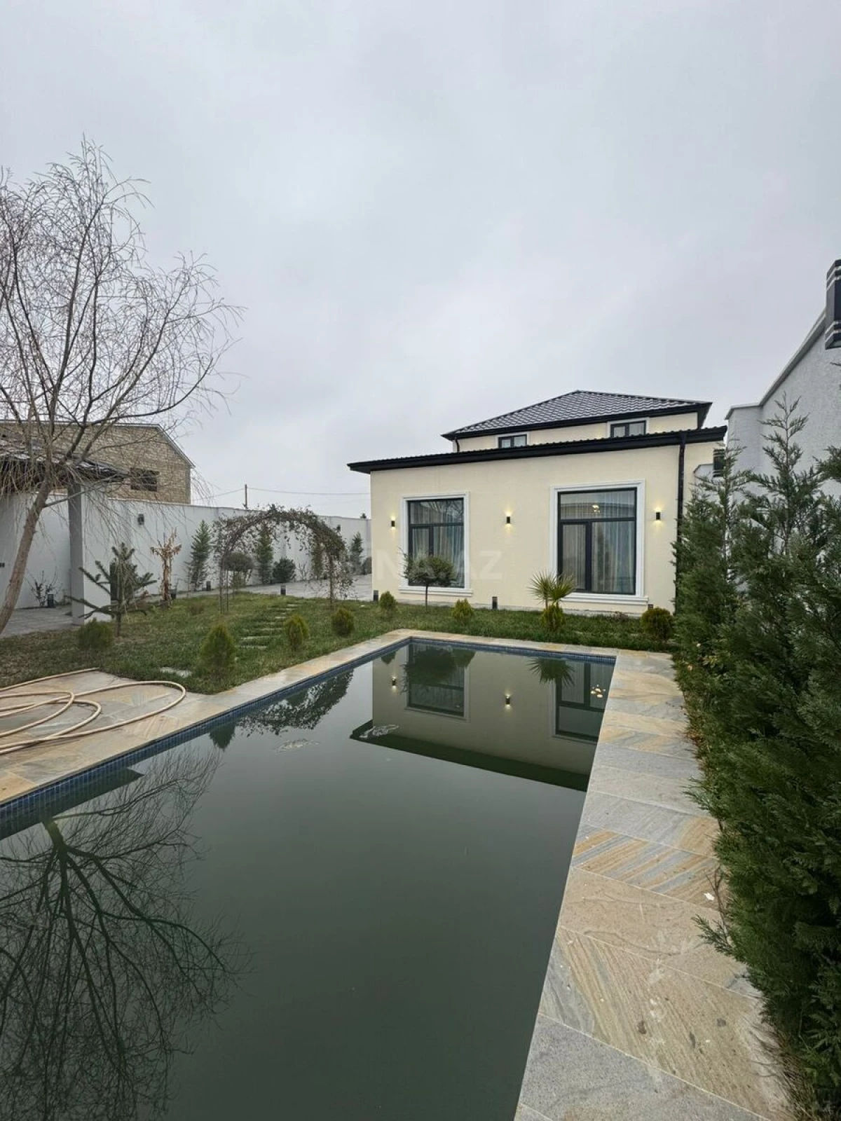 Satılır 4 otaqlı həyət evi 150 m²