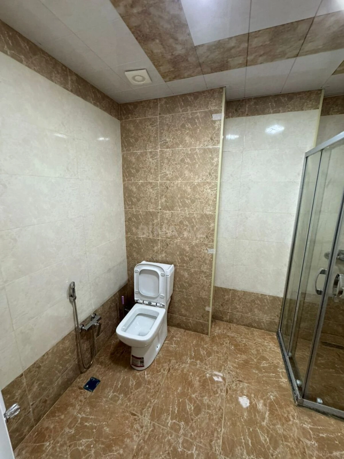 Kirayə verilir 2 otaqlı mənzil 70 m²