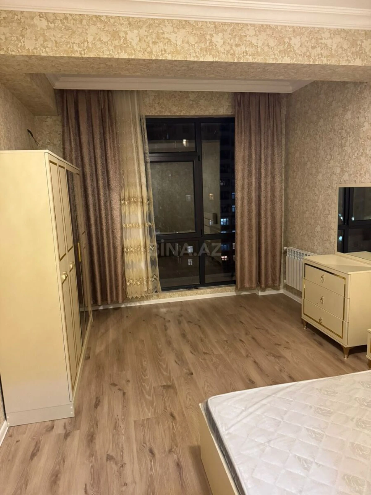 Kirayə verilir 2 otaqlı mənzil 70 m²